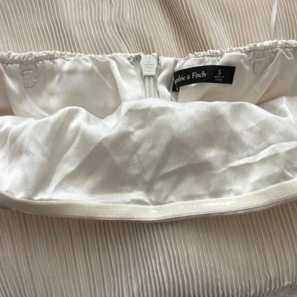 Abercrombie & Fitch Cream Strapless Pleated Maxi Dress - Picture 7 of 7